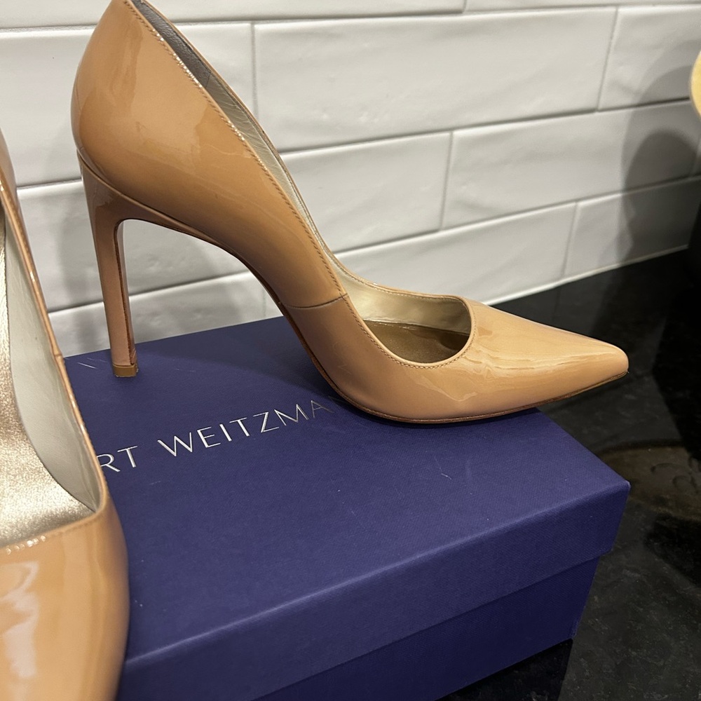 Stuart Weitzman Tan Patent Leather Heels - Picture 5 of 9